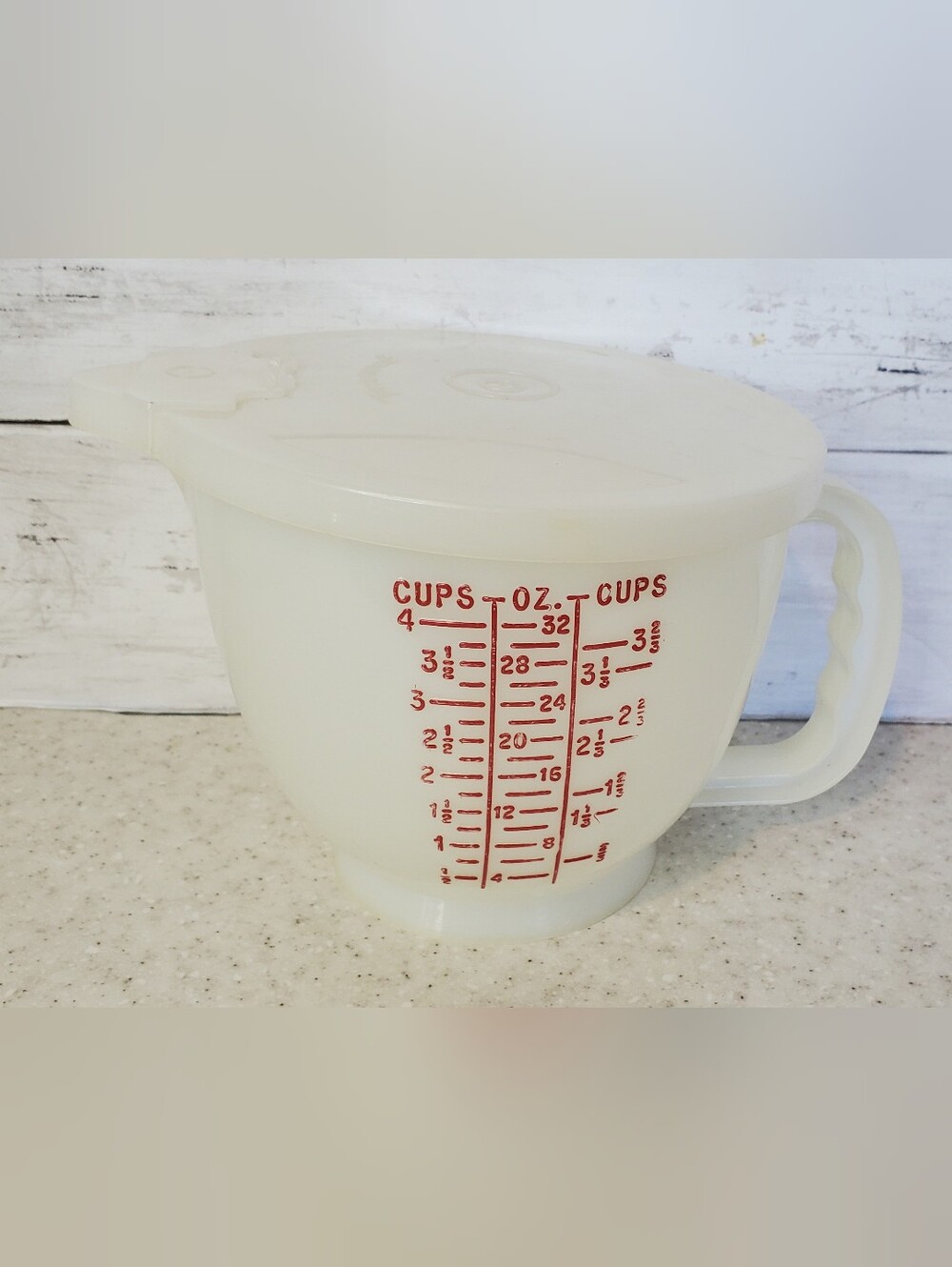 Vintage Tupperware 4 Cup Measuring Batter Pitcher Bowl Lid Spout 32 Oz 1 Liter